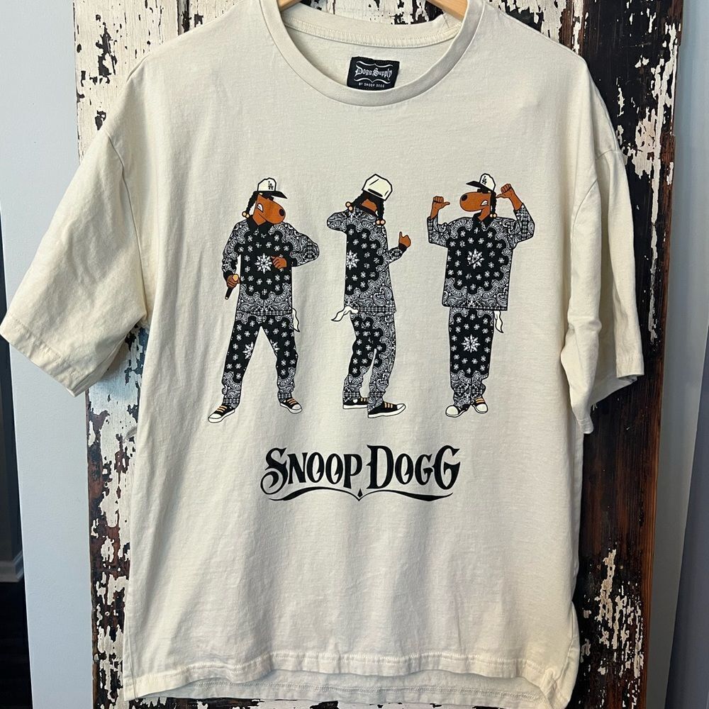 Snoop Dogg cartoon graphic Dogg Supply unisex T-shirt. Size Medium.
